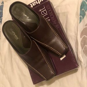Leather mules brown